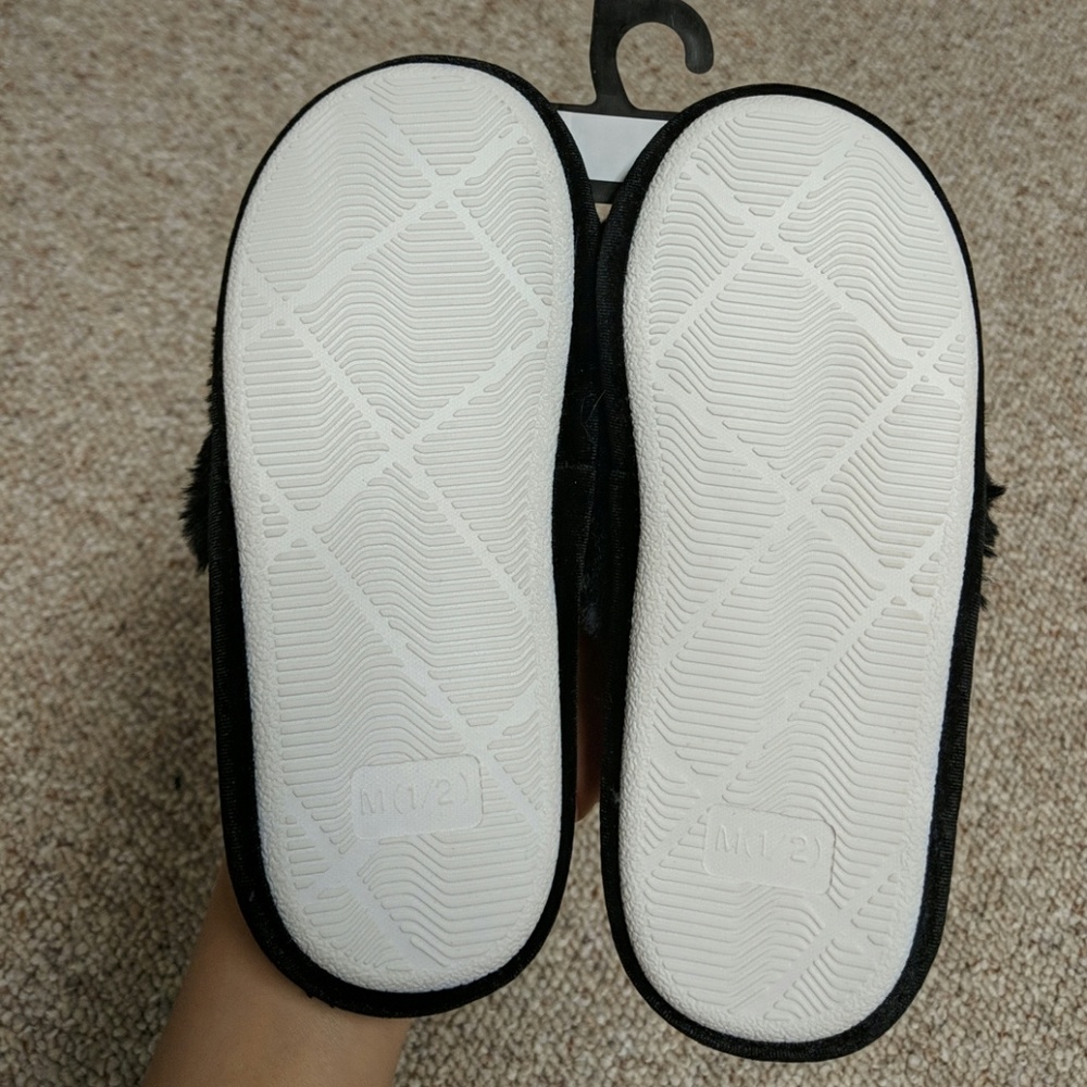 New! Steve Madden Girl's Crown Slippers - Picture 3 of 3